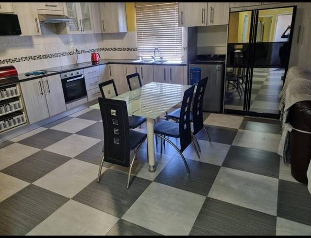 3 BEDROOM HOUSE FOR SALE IN VICTORIA MXENGE